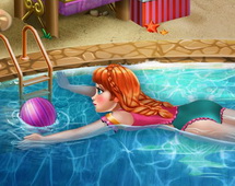 Анна купается в бассейне